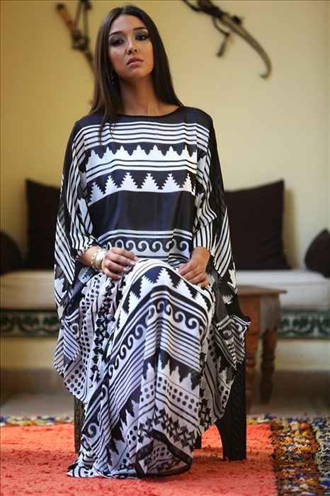Gandoura design avec des motifs marocains by CHAKOUKA en série limitée